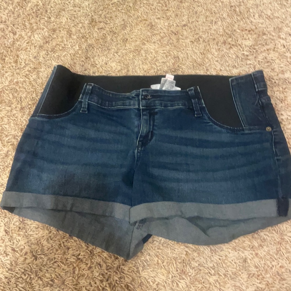 Isabel maternity Jean shorts size 10